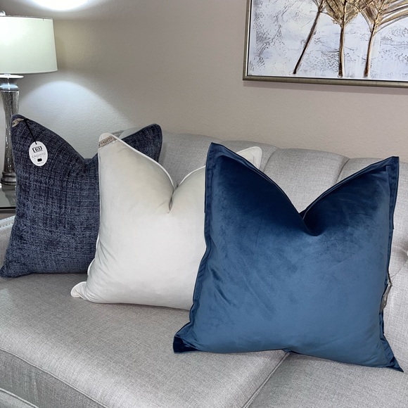 1-NWT CALLISTO HOME VELVET WEAVE DESIGN DECORATIVE PILLOWS (Read descrip… - Picture 4 of 17